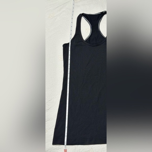 Lululemon: Sleeveless Women's Top - Picture 5 of 5